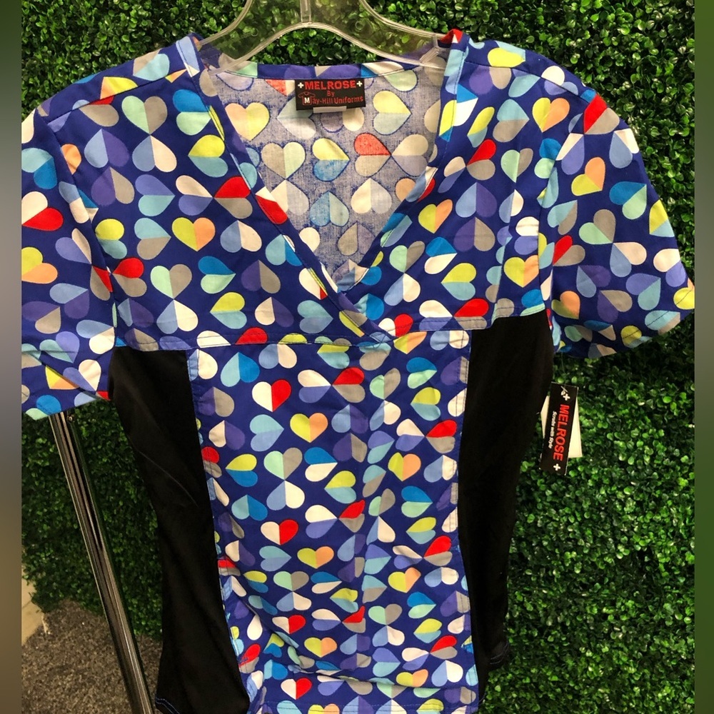 Melrose Hearts Printed Scrub top NWT size S